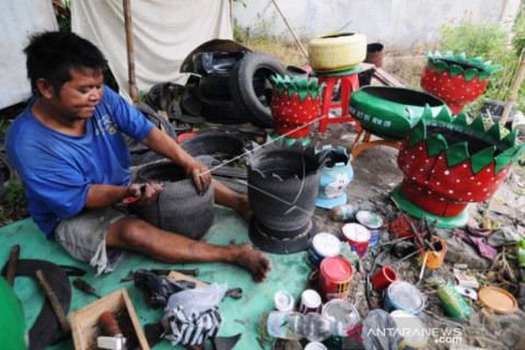 Kerajinan Memanfaatkan Ban Bekas