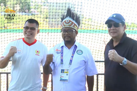 Petinju senior Chris John berikan motivasi ke atlet PON XX