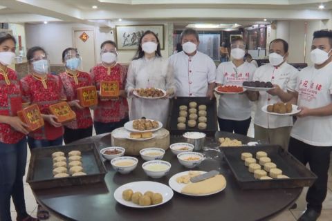 Kue bulan dalam tradisi Festival Pertengahan Musim Gugur di Filipina