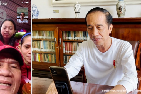 Melalui panggilan video, Presiden sanjung para peraih emas