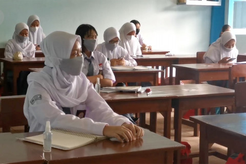 Nadiem Makarim tinjau pelaksanaan PTM di Solo