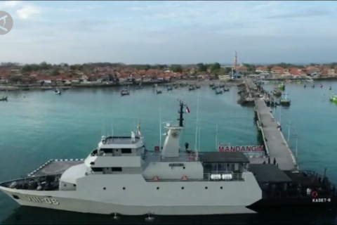 Vaksinasi masyarakat maritim di Pulau Mandangin