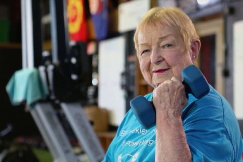 Edith, nenek usia 100 tahun pemecah rekor angkat berat