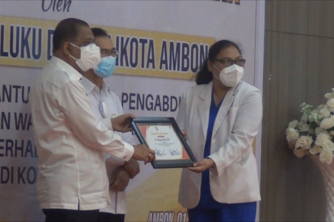 Masuk zona kuning, Pemkot Ambon beri penghargaan ke nakes