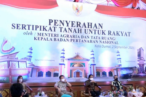 Menteri ATR bagikan 5 ribu sertifikat tanah
