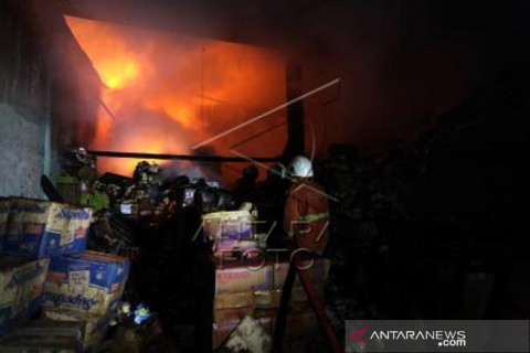 Kebakaran Gudang Di Surabaya