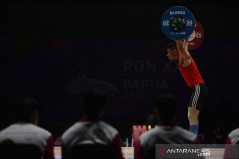 Angkat Besi 61 Kg Sumbar Pardani Raih Medali Perak  di Pon Papua