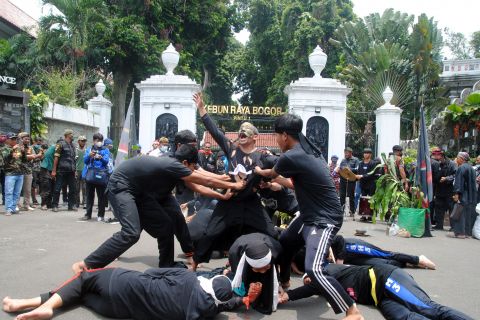 Aksi penolakan bisnis wisata malam di Kebun Raya Bogor