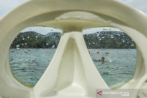 Wisata snorkeling di Pantai Rubiah Sabang