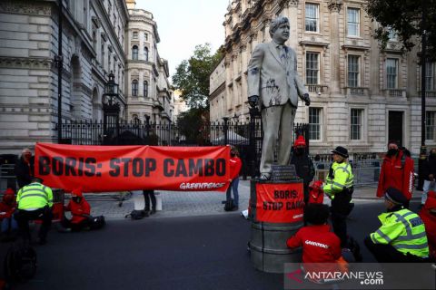 Aksi protes rencana pengeboran minyak di Cambo