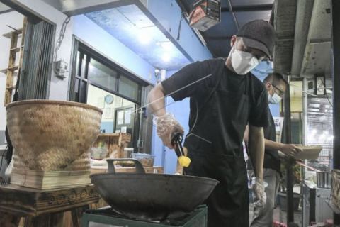 Mantan Penyidik KPK Beralih Profesi Jadi Juru Masak Nasi Goreng