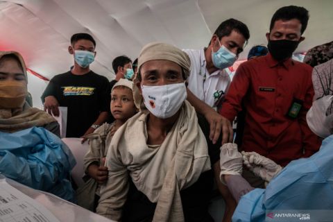 Vaksinasi COVID-19 Suku Baduy Dalam