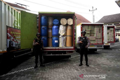 Pemusnahan obat keras ilegal hasil penyergapan dua gudang produksi di Bantul