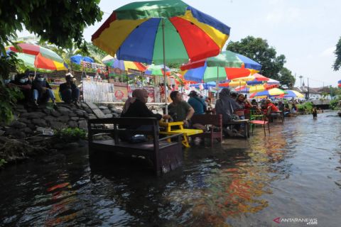 Wisata kuliner di aliran sungai