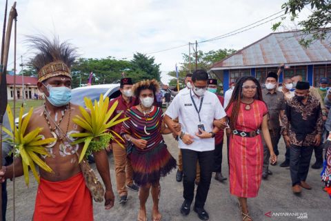 Kunjungan kerja Sandiaga Uno di Sorong