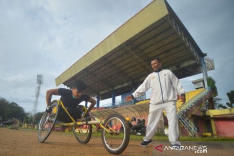 Latihan Atletik Sumbar Jelang Peparnas