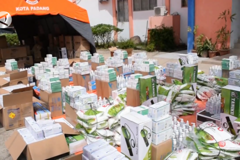 BPBD Sumbar salurkan bantuan APD untuk 23 Puskesmas di Padang