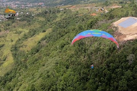 Menjajal manuver ekstrem jalur Paralayang PON Papua