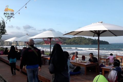 PON tingkatkan pengunjung usaha kuliner di Pantai Holtekamp