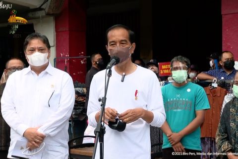 Presiden luncurkan bantuan tunai bagi PKL dan warung