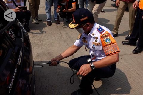 Kendaraan tak lulus uji emisi dikenakan tarif parkir tinggi