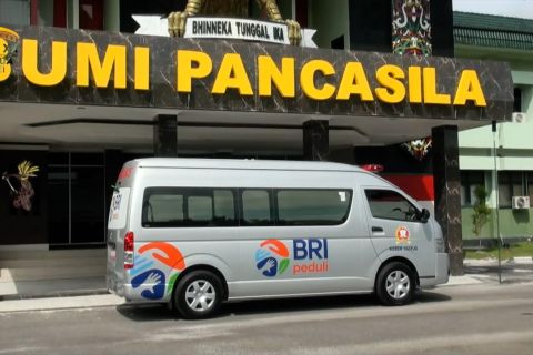 Korem 102 Pjg terima 1unit ambulans dari BRI Palangka Raya