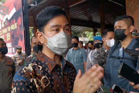 Muncul klaster PTM SD dan SMP, Gibran minta wali murid ikut awasi