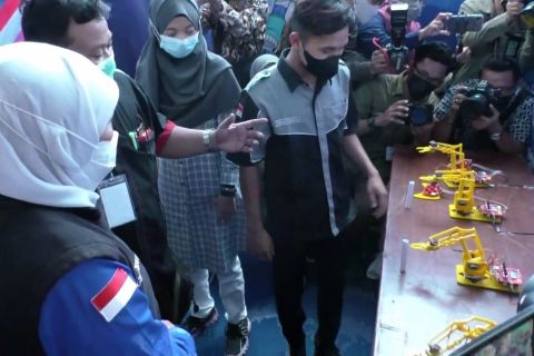 Khofifah ajak siswa SMK sampaikan pesan kebesaran Indonesia