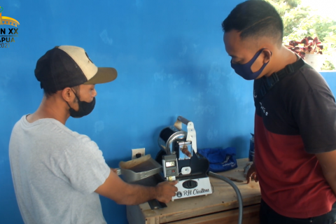 Mesin sangrai kopi berukuran mini buatan pemuda Jember