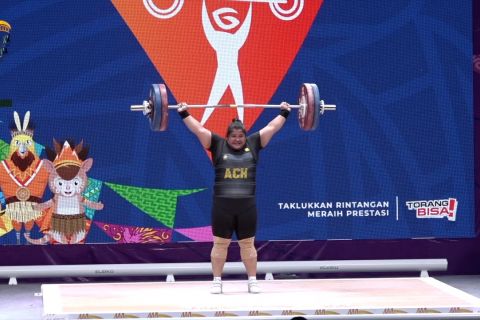 Pecahkan rekor, lifter Nurul Akmal persembahkan emas untuk  Aceh
