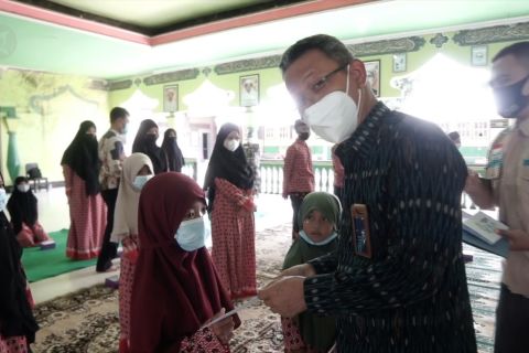 PLN beri santunan pada anak kurang mampu di Ponpes