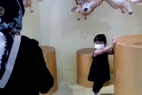 PPKM Level 2 bolehkan anak masuk mal dan bioskop