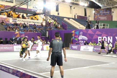 Sengit, basket putra Jatim lolos semifinal basket 3x3