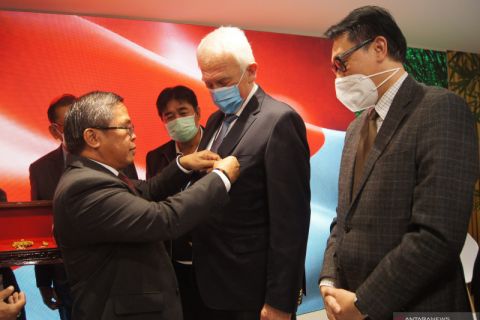 Bintang Jasa  Utama untuk pengendalian kebakaran hutan