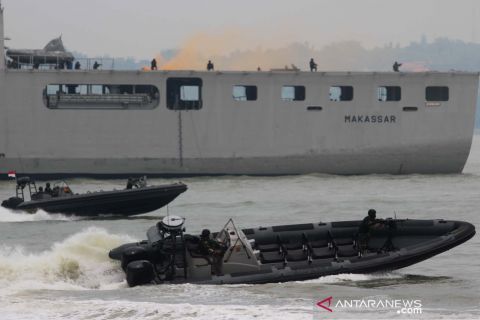 Aksi prajurit Kopaska saat latihan operasi kontra teror maritim