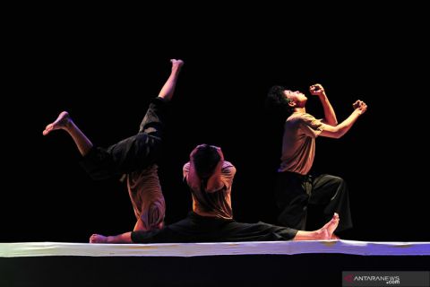 Teater Potlot pentaskan KU-TUK di Taman Budaya Jambi