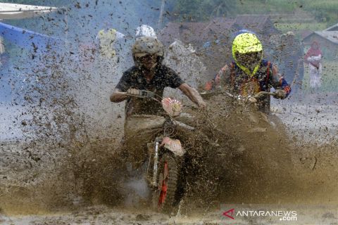 Serunya balap motor tukang ojek gabah