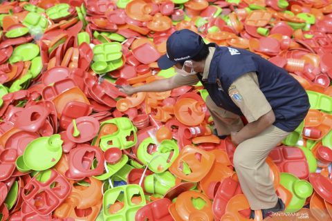 Pemusnahan produk alat makan minum melamin tak ber-SNI