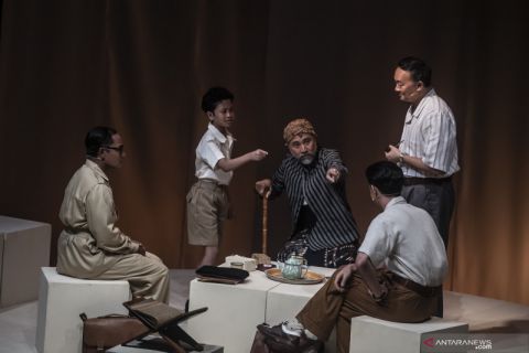 Pementasan Mereka Yang Menunggu Di Banda Naira