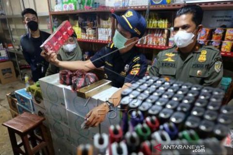 Razia Rokok Tanpa Pita Cukai