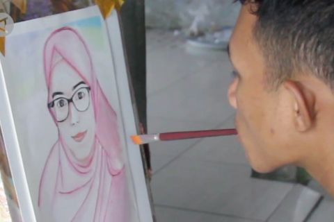 Pelukis disabilitas yang menembus batas kreativitas