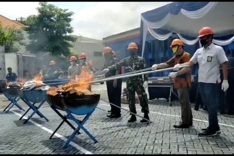 Bea Cukai Juanda ungkap barang ilegal didominasi HP dan rokok