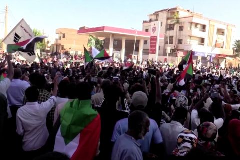Puluhan ribu warga Sudan protes kesepakatan PM dan militer