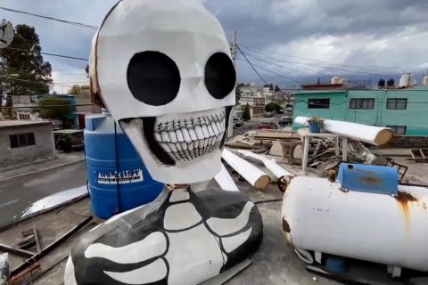 Kreasi tengkorak raksasa untuk merayakan Hari Orang Mati