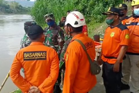 12 Orang selamat dalam kecelakaan perahu di Bojonegoro