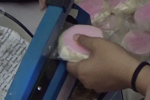 Usaha jajanan rambut nenek serap tenaga kerja lokal