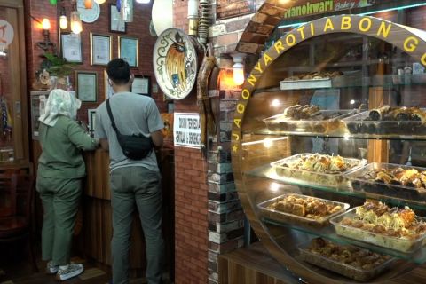Roti abon gulung, buah tangan yang diincar dari tanah timur Indonesia