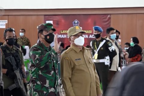 Panglima TNI dan Kapolri tinjau lokasi vaksinasi di Aceh