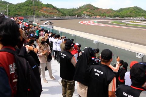 Suka cita menonton latihan bebas di Sirkuit Mandalika