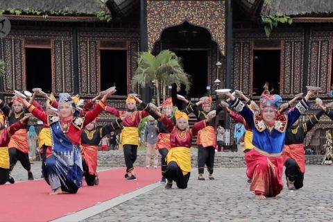 Tari Piring Minangkabau raih rekor dunia dari MURI